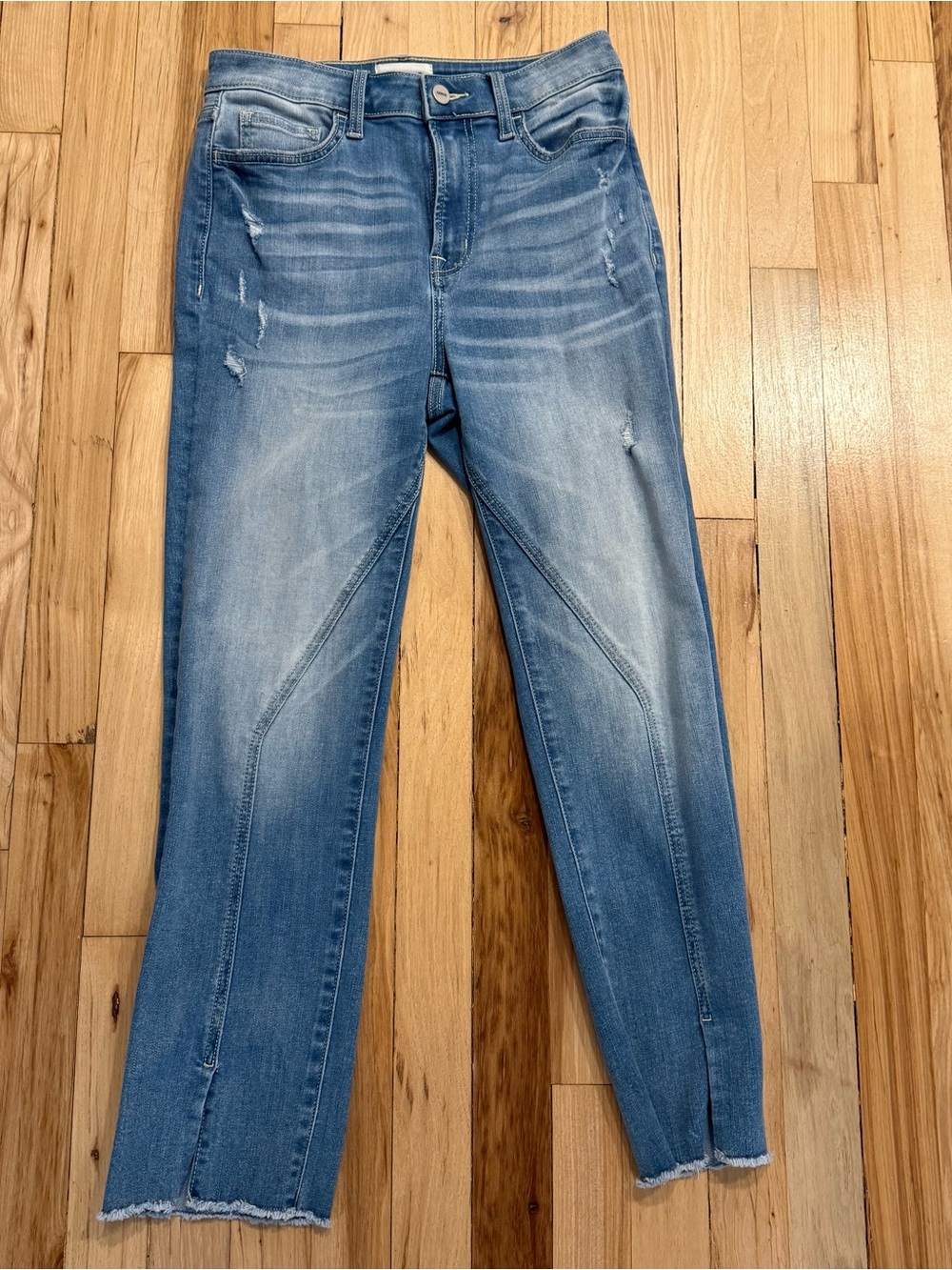 Light Wash Cropped Ankle Jeans with Subtle Distressing